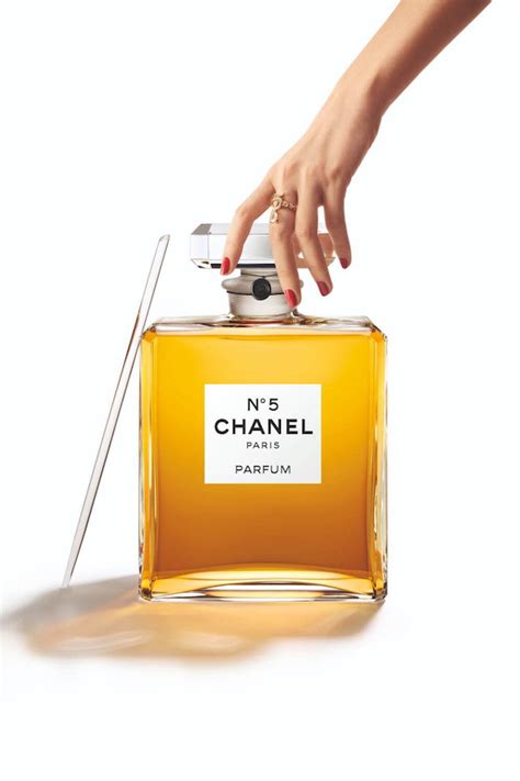 chanel confezioni regalo|Il Gift Generator CHANEL: trova il regalo perfetto .